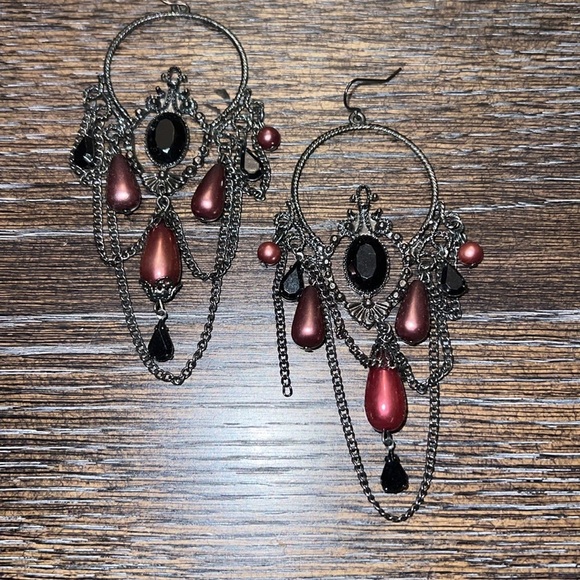 Chandelier earrings - Picture 2 of 2